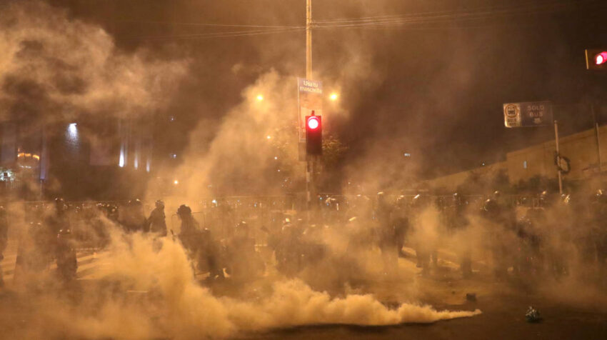 Foto del jueves de enfrentamientos entre manifestantes y la policía en Lima. 
Noviembre 12, 2020.  