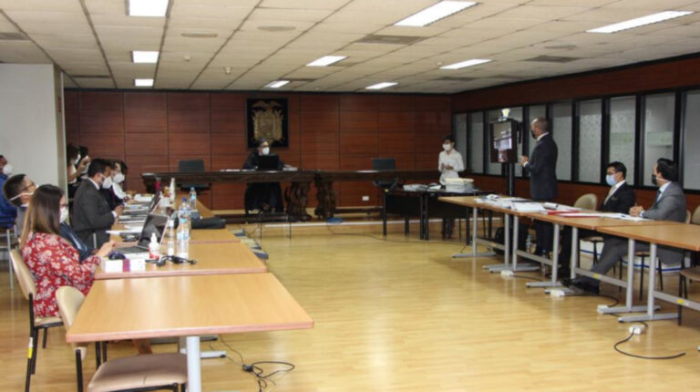 Imagen de la audiencia preparatoria de juicio del caso Hospital de Pedernales, el 10 de noviembre de 2020, en Quito.