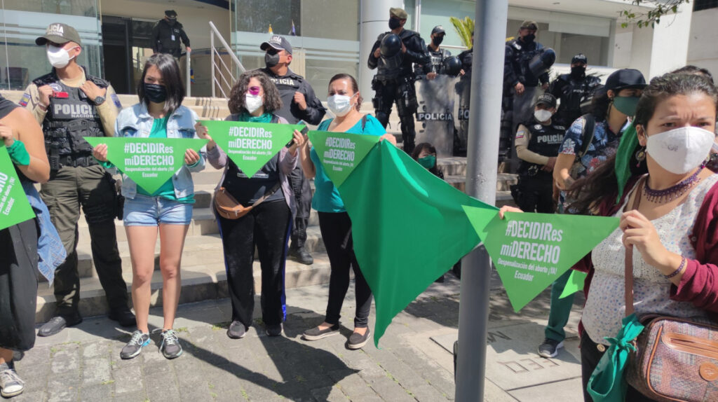 Grupos feministas insisten en despenalización del aborto por violación