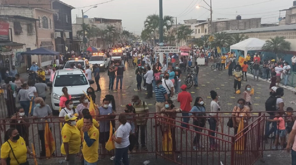 Municipio de Guayaquil clausura mitin político de Lasso y Nebot
