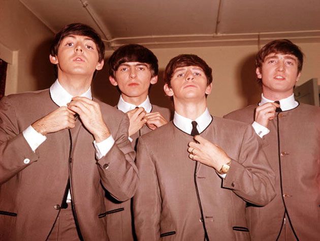 The Beatles, con el traje diseñado por Pierre Cardin.