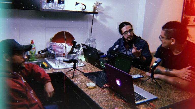 Efrén Guerrero, Daniel Maldonado y Pipo Klinger, durante la grabación de un episodio de 