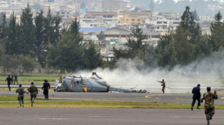 En 2009, durante la ceremonia de celebración de los 89 años de la FAE, uno de los helicópteros Dhruv que participó en la demostración se precipitó al suelo.