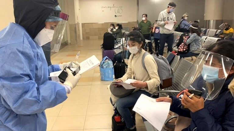 Pasajeros que viajen a Ecuador deben presentar declaración de salud en formato digital