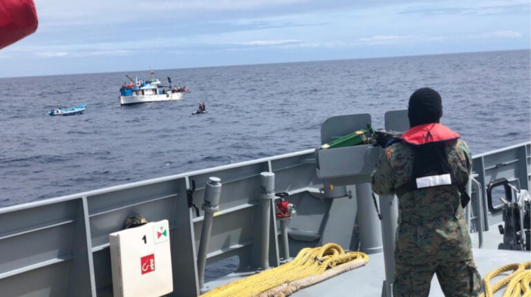 El 29 de mayo de 2019, una lancha Guardacostas en la Isla San Cristóbal de la realiza patrullajes en la Zona Económica Exclusiva para el control de actividades ilícitas y pesca ilegal.