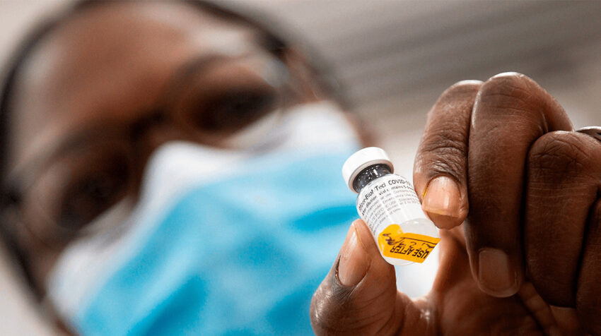 Dosis de la vacuna de Pfizer, la primera aprobada por la agencia FDA contra el Covid-19, el 14 de diciembre de 2020.