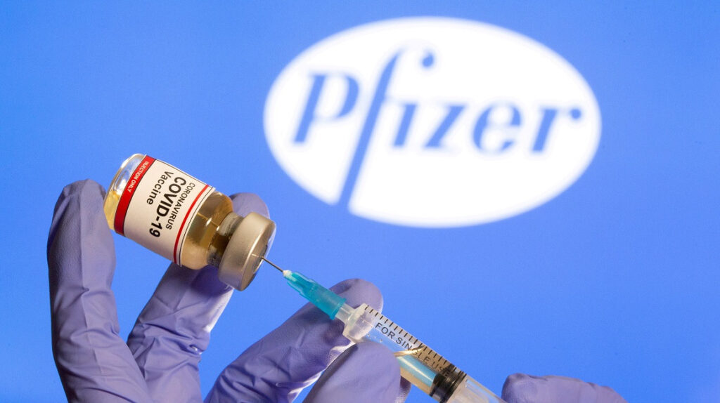 Vacuna de Pfizer parece funcionar contra una de las nuevas variantes
