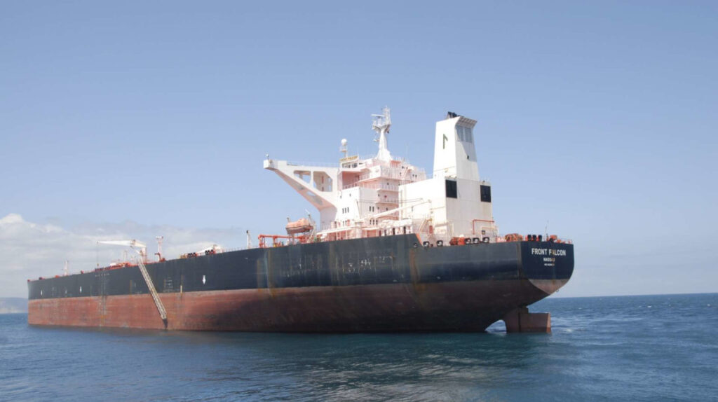 Petroecuador adjudica importación de nafta a empresa panameña
