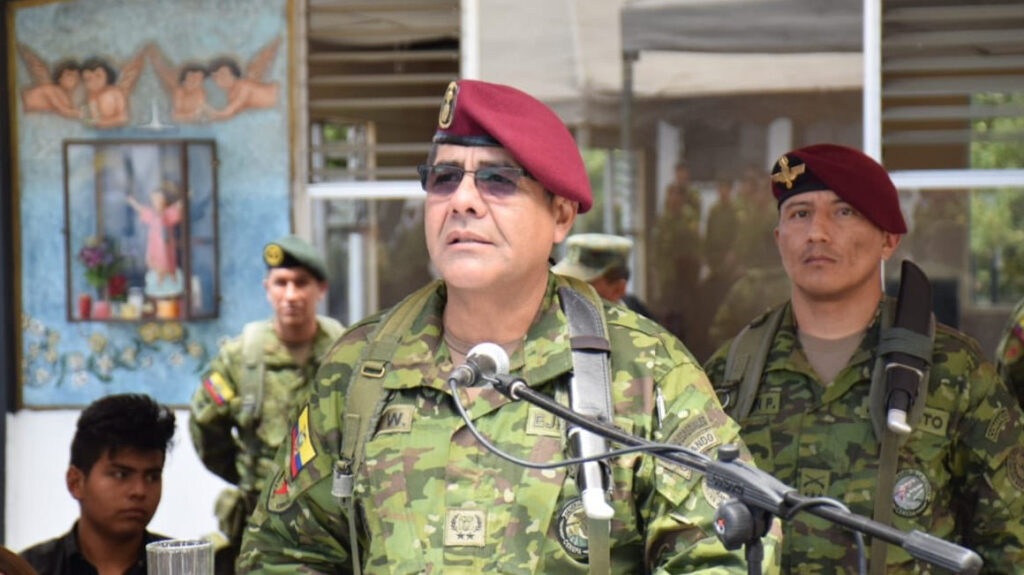 Moreno cambia a los comandantes de las Fuerzas Armadas
