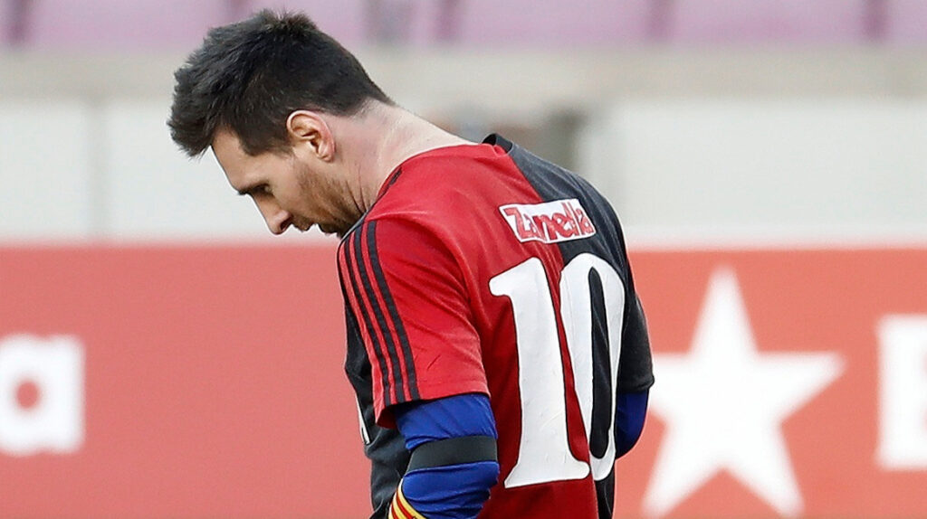 Confirmada tarjeta a Messi por quitarse la camiseta y homenajear a Maradona