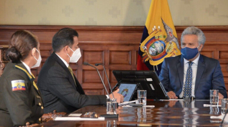 El presidente Lenín Moreno se reunió con Patricio Pazmiño, ministro de Gobierno, y las autoridades policiales, el 1 de diciembre de 2020.