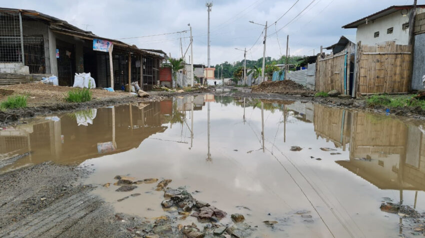 Las calles inundadas de la segunda etapa de Voluntad de Dios, en Guayaquil, el 28 de enero de 2021. 