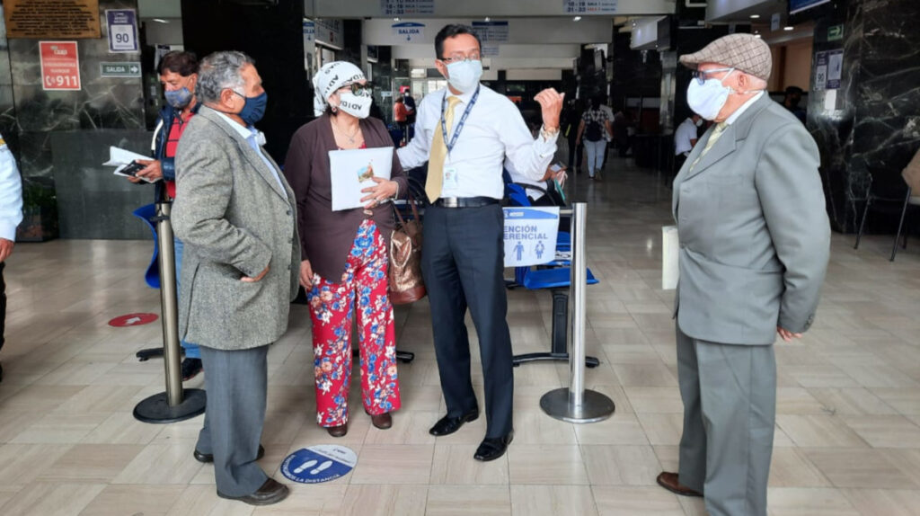 El envejecimiento acelerado de trabajadores complica el futuro del IESS