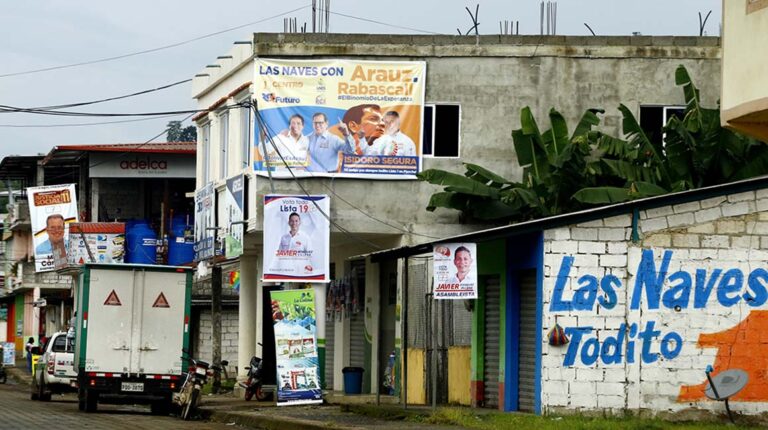 Propaganda electoral en el cantón Las Naves, de Bolívar.