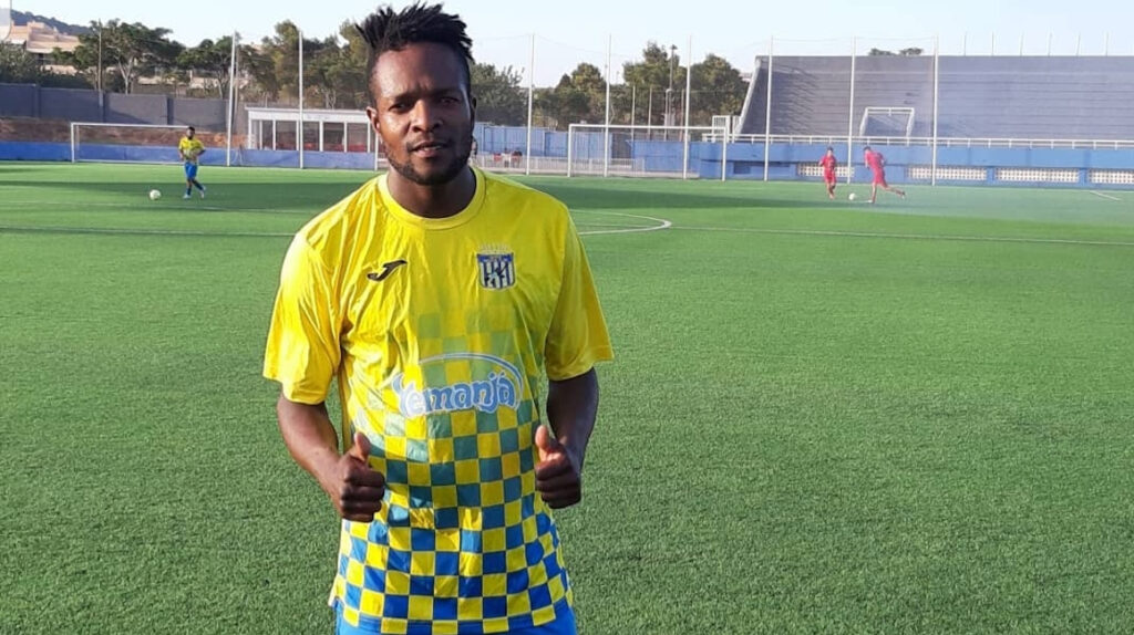 El futbolista Rinson López espera que Twitter le ayude a encontrar equipo