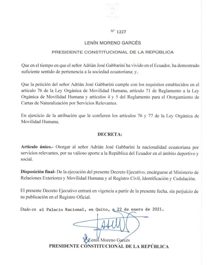 El documento oficial emitido por el presidente Lenín Moreno sobre la nacionalización de Adrián Gabbarini.