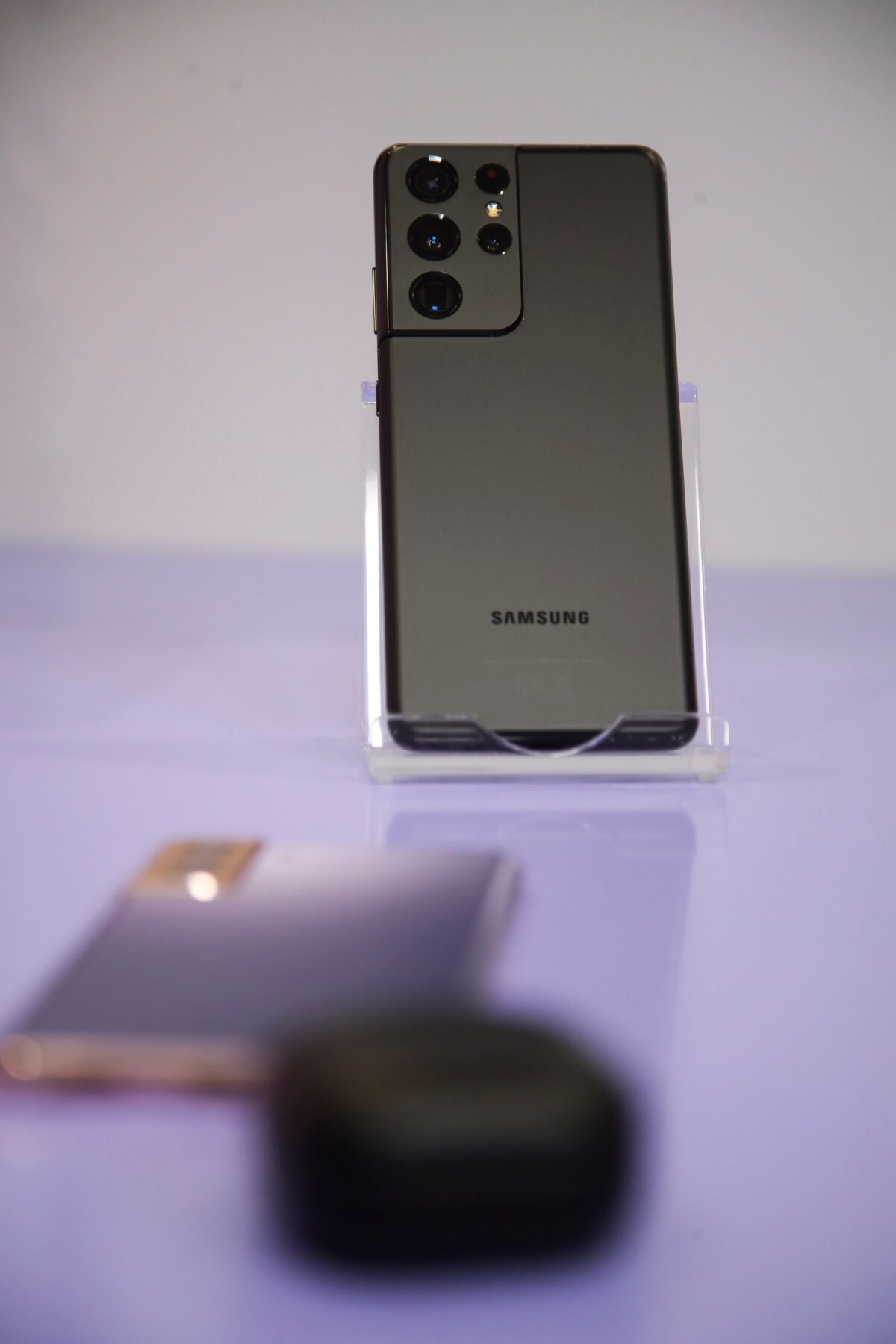 Vista del nuevo modelo de teléfono móvil Samsung S21 Ultra 5G, presentado el 14 de enero de 2021 en la CES.