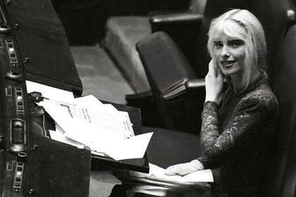 Ilona Staller en el parlamento italiano.