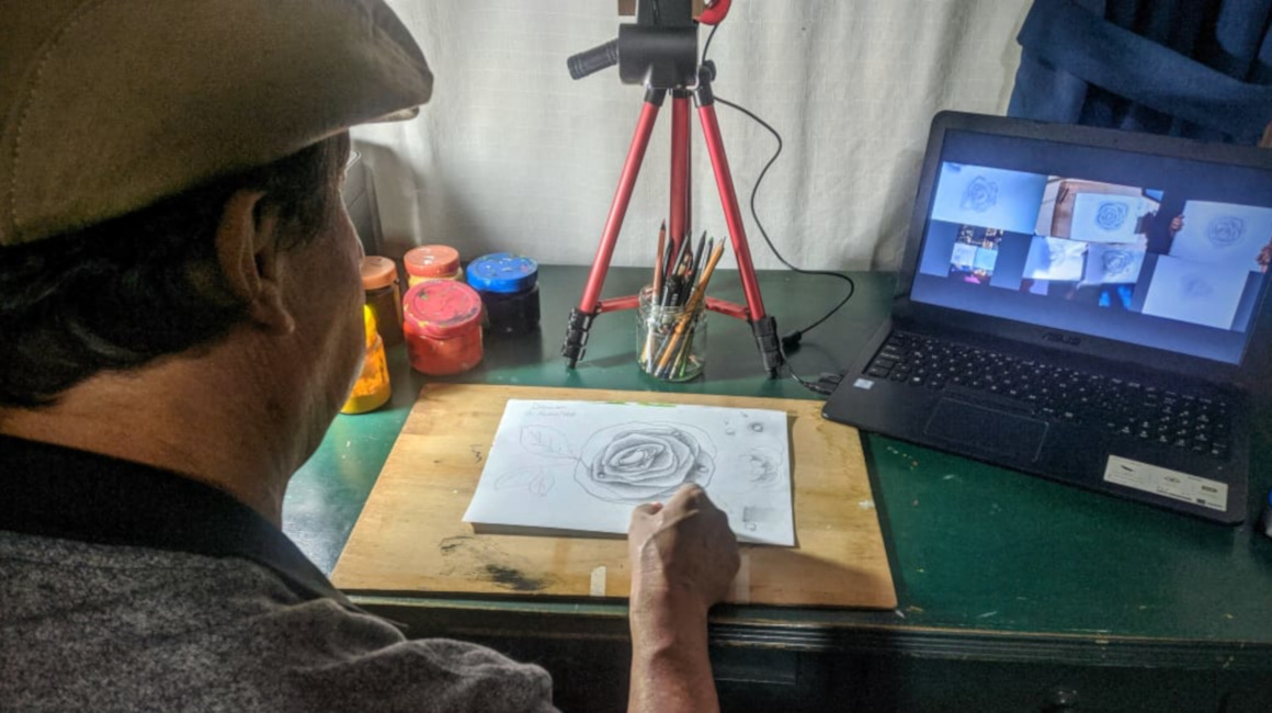 El pintor Jorge Morales durante una de sus clases virtuales, el 7 de enero de 2021.