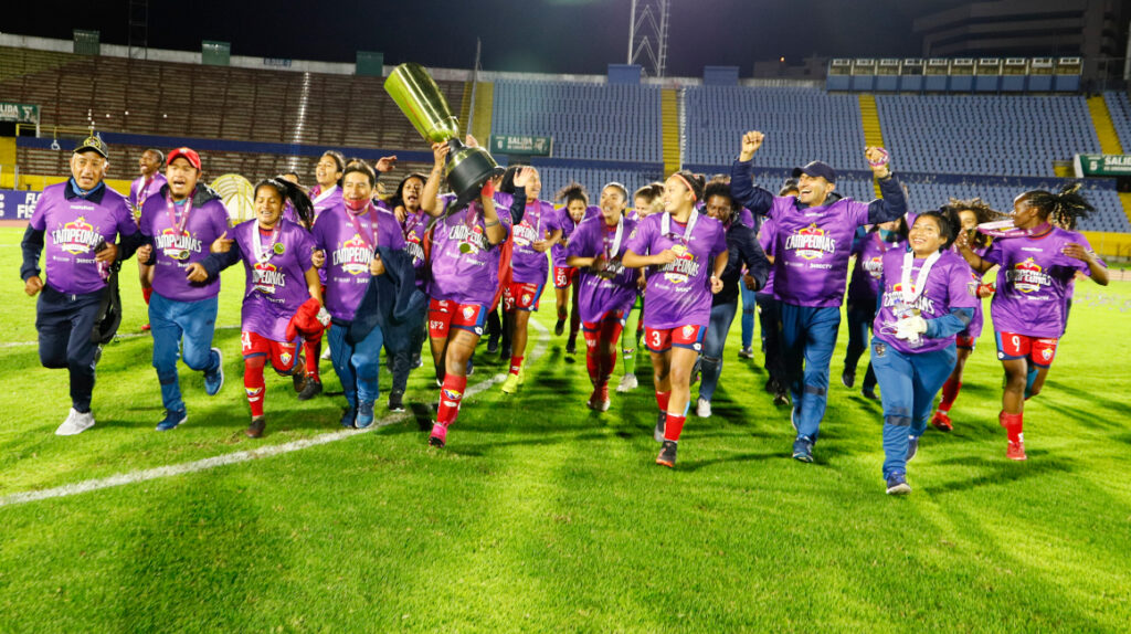 La FEF entregará vacunas a los 16 equipos de la Superliga femenina