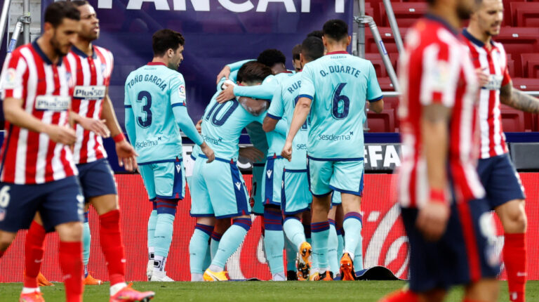Los jugadores del Levante celebran uno de los goles ante el Atlético de Madrid, el sábado 20 de enero de 2021.