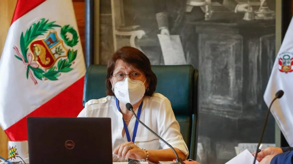 Ministra de Salud de Perú renuncia tras conocerse que vacunó a Vizcarra