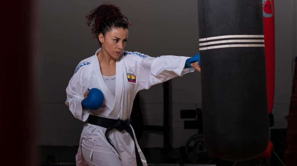 La karateca ecuatoriana Jacqueline Factos, durante uno de sus entrenamientos, en enero de 2021.