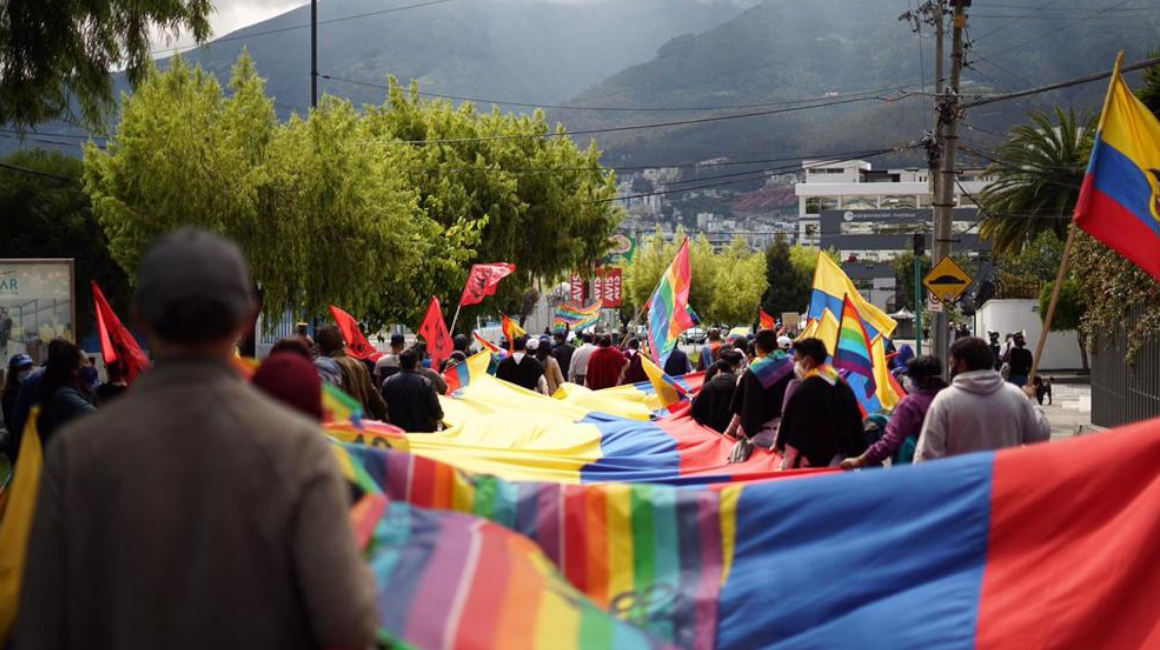 Simpatizantes de Yaku Pérez caminaron desde el Centro de Procesamiento de Pichincha hasta la Matriz del CNE, en Quito, el 10 de febrero de 2021.