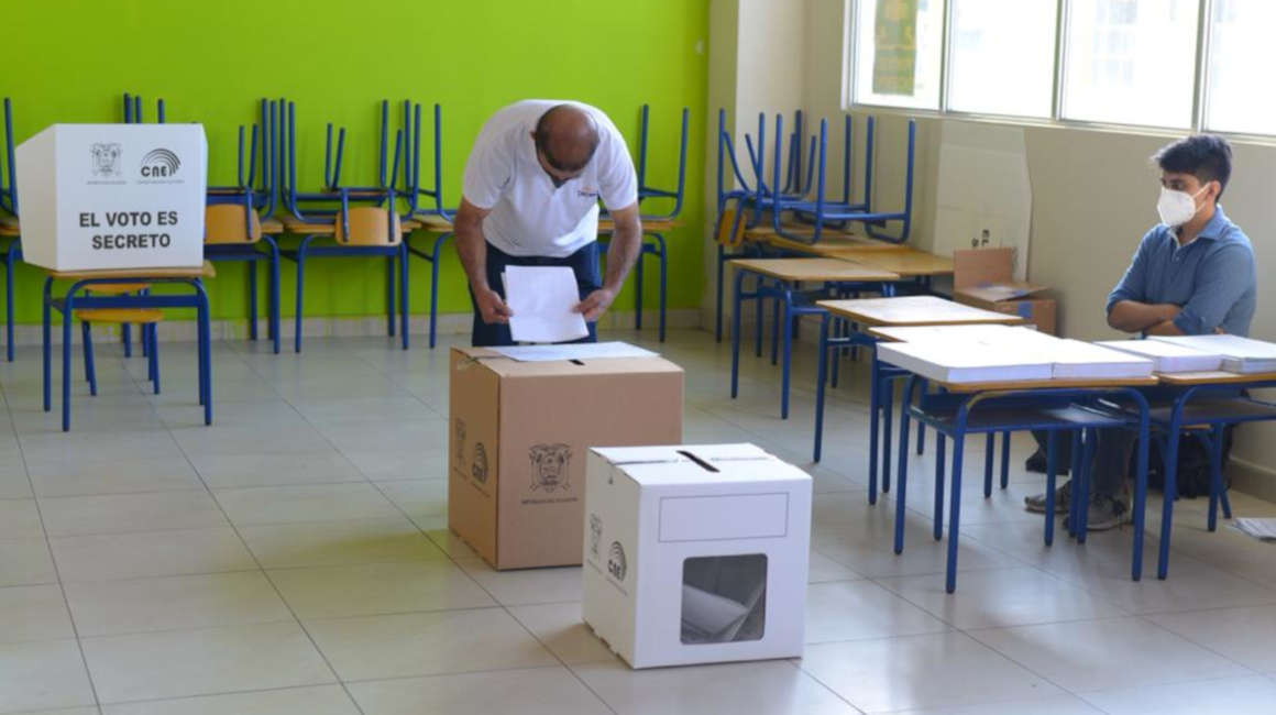 Elecciones generales 202. Escuela Ileana Espinel Cedeño, en Guayaquil
