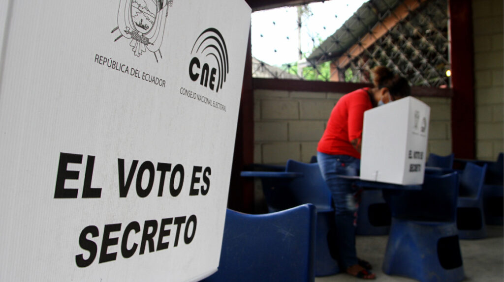 Elecciones en Ecuador y Perú pueden inclinar la balanza ideológica