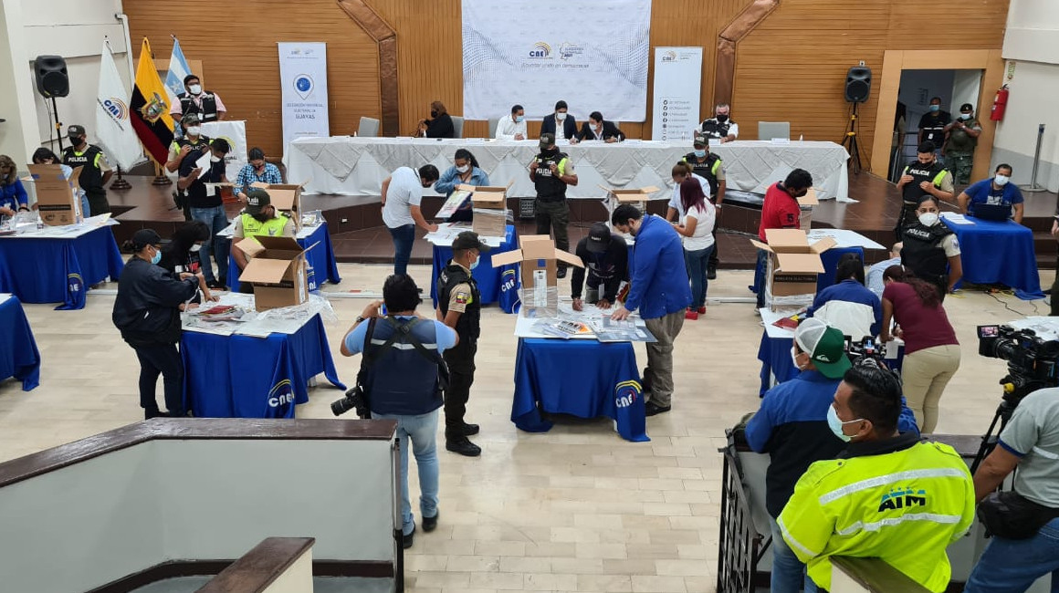 Las autoridades del CNE en Guayas inauguraron el voto en casa la mañana del 5 de febrero de 2021.