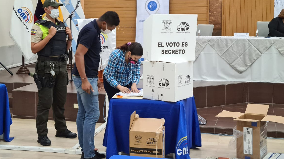 La delegación del Consejo Nacional Electoral del Guayas inauguró el 5 de febrero de 2021 el voto en casa.