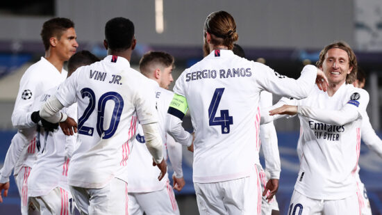 Los jugadores del Real Madrid celebran un gol ante el Atalanta, por la Champions League, en marzo de 2021.