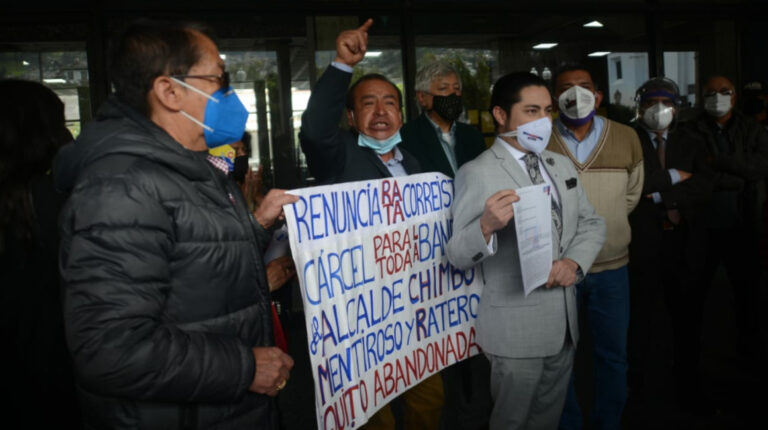 El colectivo Quito Unido entregó el pedido de remoción del alcalde Jorge Yunda, el 29 de marzo de 2021.