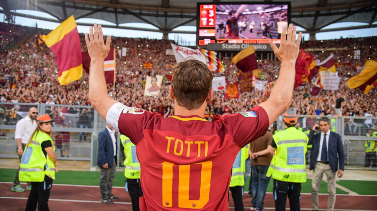 Francesco Totti, en el estadio Olímpico, en su etapa de futbolista y capitán de la Roma.