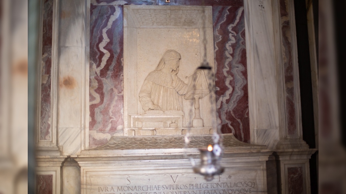 La tumba de Dante Alighieri en Ravena, Italia.