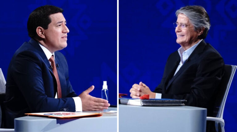 Andrés Arauz, del correísmo, y Guillermo Lasso, de Creo durante el debate presidencial, 21 de marzo de 2021.