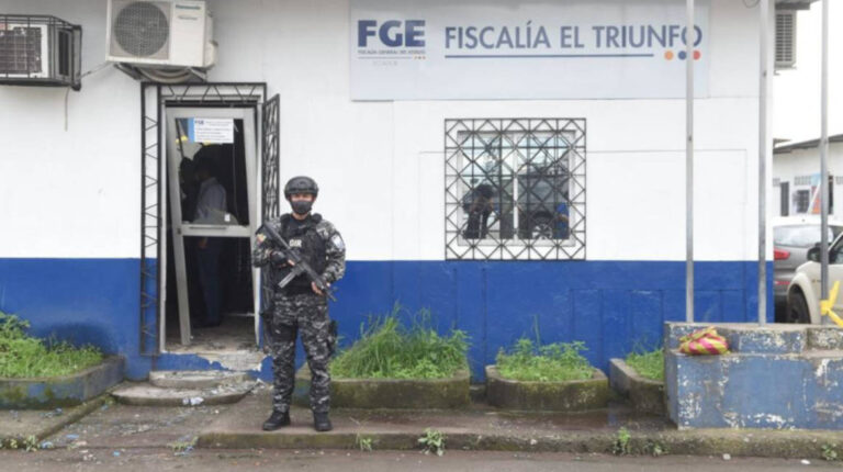 local Fiscalía El Triunfo atentado explosivos