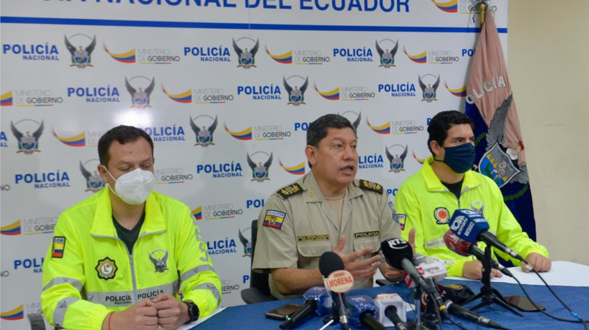 El general Ramiro Ortega, director Nacional de Investigaciones, dio detalles sobre la captura de 9 personas relacionas con supuestos delitos en el SRI de Guayaquil.