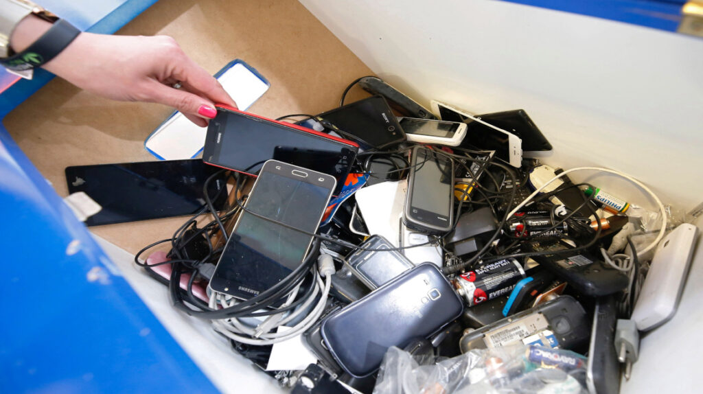 Cada ecuatoriano genera 5,7 kilos de basura electrónica