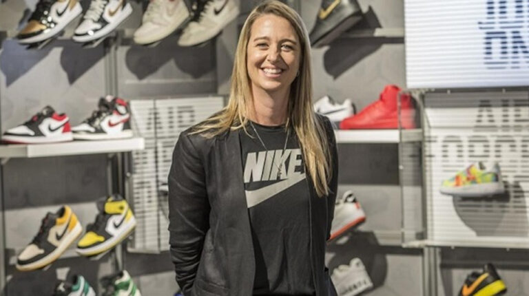 Ann Hebert en una tienda de Nike, la empresa donde era vicepresidenta y jefa de la división para Norteamérica.