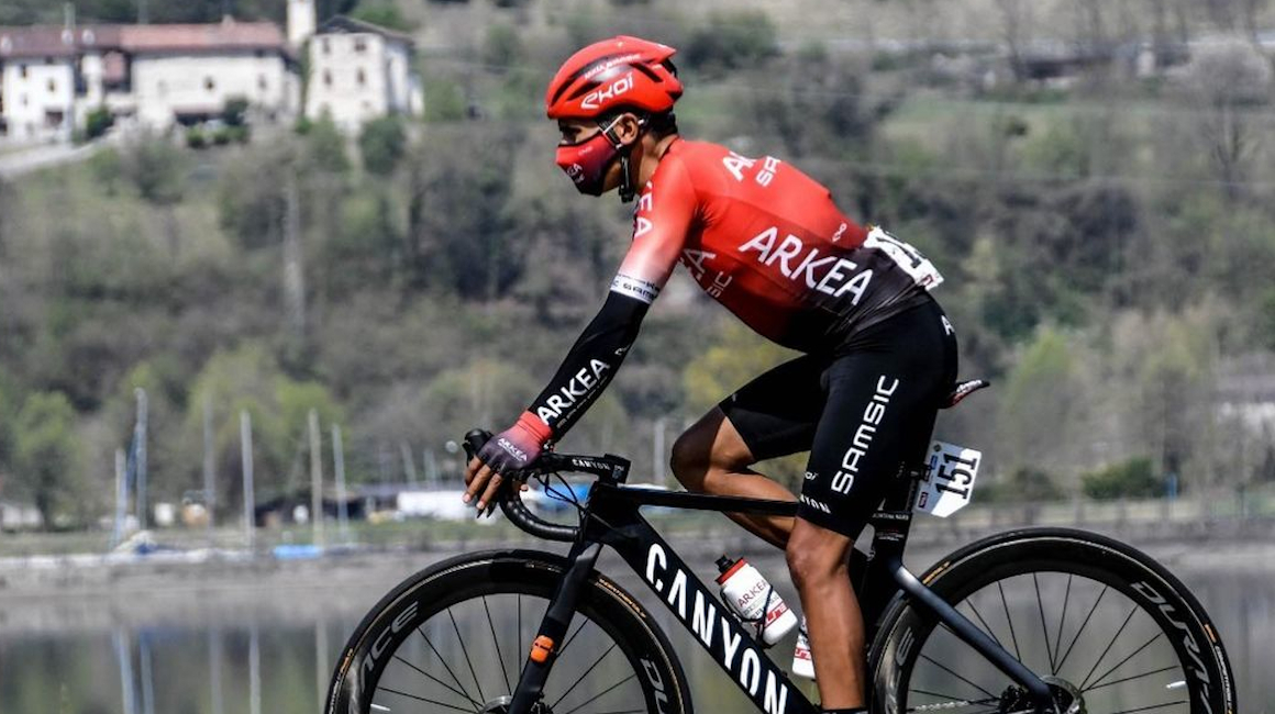 Nairo Quintana, en competencia con su equipo, Arkea Samsic, en abril de 2021.