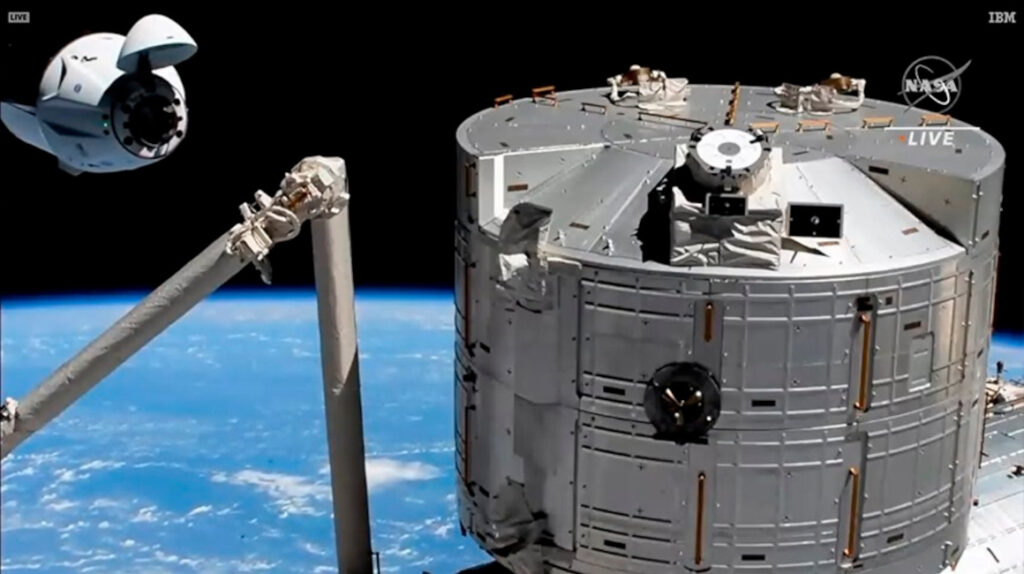 Misión Crew-2: viaje hasta la Estación Espacial Internacional culmina con éxito y un susto