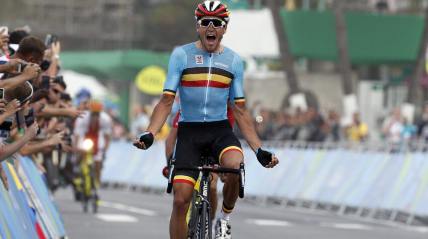 El belga Greg Van Avermaet festeja su triunfo en los Juegos Olímpicos de Río de Janeiro, el 6 de agosto de 2016.