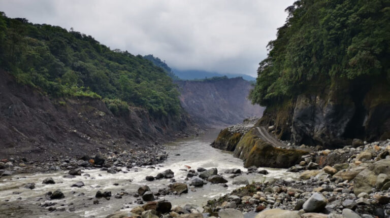 Erosión del río Coca amenaza al campamento de Sinohydro, según Celec