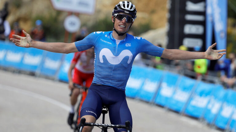 Enric Mas festeja su triunfo en la etapa reina de la Vuelta a la Comunidad Valenciana, el viernes 16 de abril de 2021.