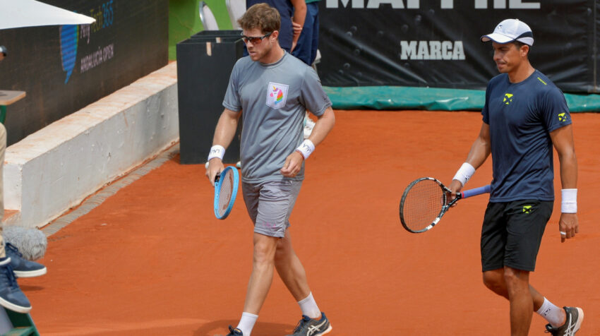 Ariel Behar y Gonzalo Escobar, durante la final del ATP 250 de Marbella, el 11 de abril de 2021. 