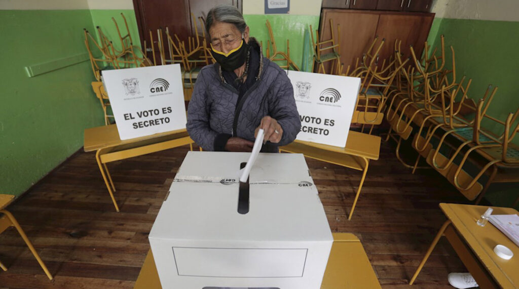 19 provincias cerradas: Lasso aventaja por 420.000 votos a Arauz