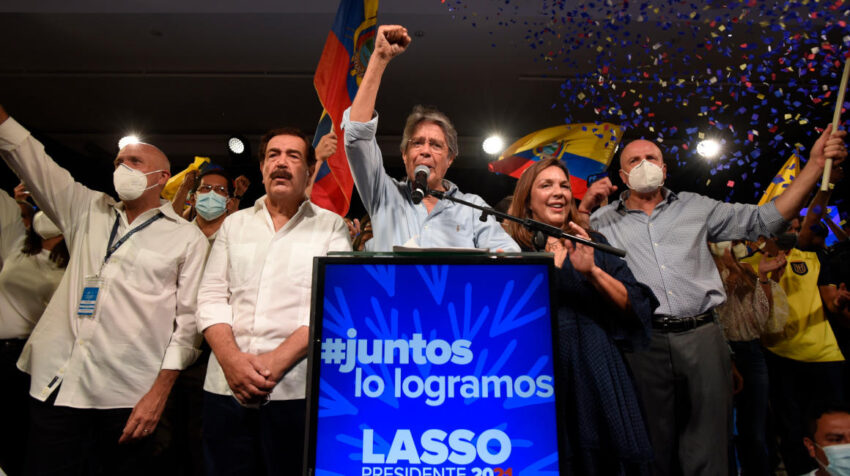 Guillermo Lasso, presidente electo del Ecuador durante su intervención de agradecimiento a quienes votaron por él desde Guayaquil, la noche del  de abril de 2021.