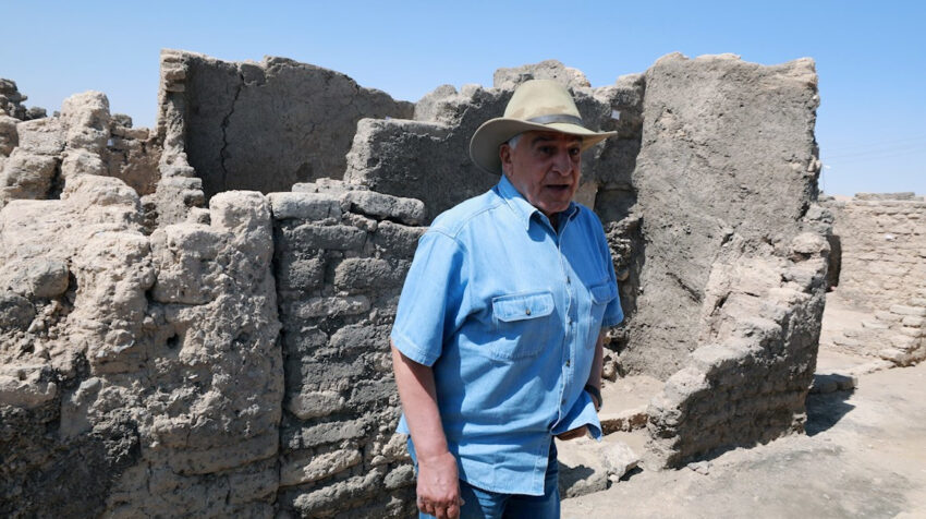  Zahi Hawass, arqueólogo que encabezó el equipo que hizo el descubrimiento en Luxor, 8 de abril de 2021.